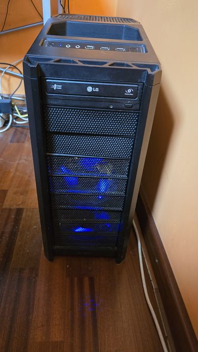 Vand PC cu tot ce se vede
