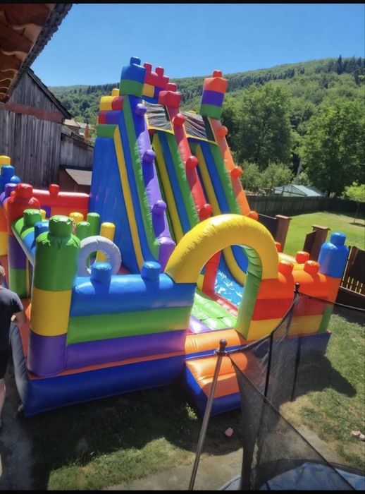 Inchiriez tobogan gonflabil pentru copii