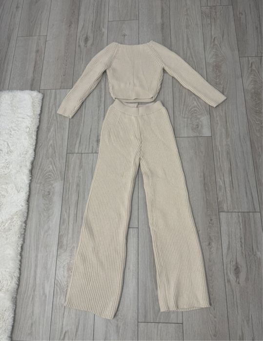 Set tricotat bej – mărime standard (S-M)