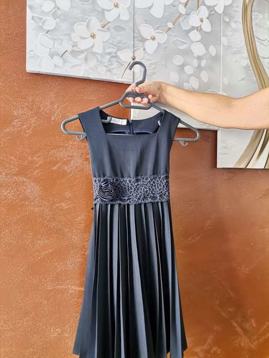 Vând rochițe  fetite