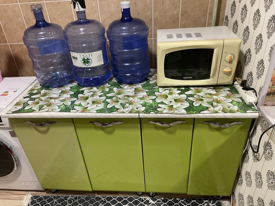 Кухоный гарнитур в хорошом состояний