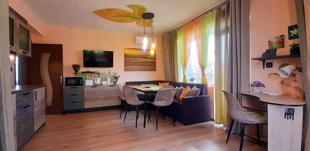 Пердета винтидж - ангелчета, оранжево, зелено, червена завеса, лампа