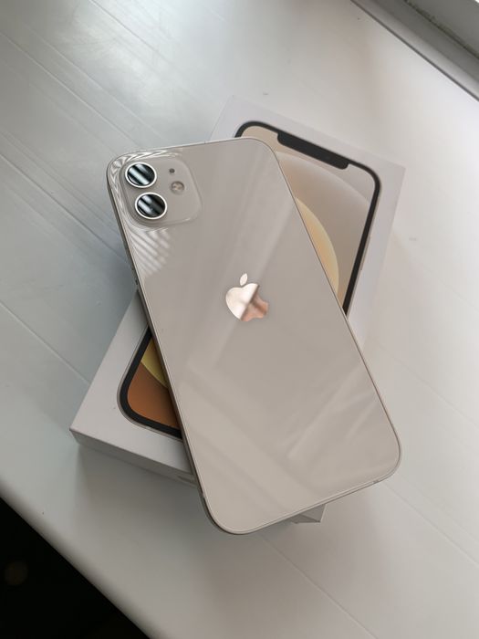 Продам IPhone 12 новый