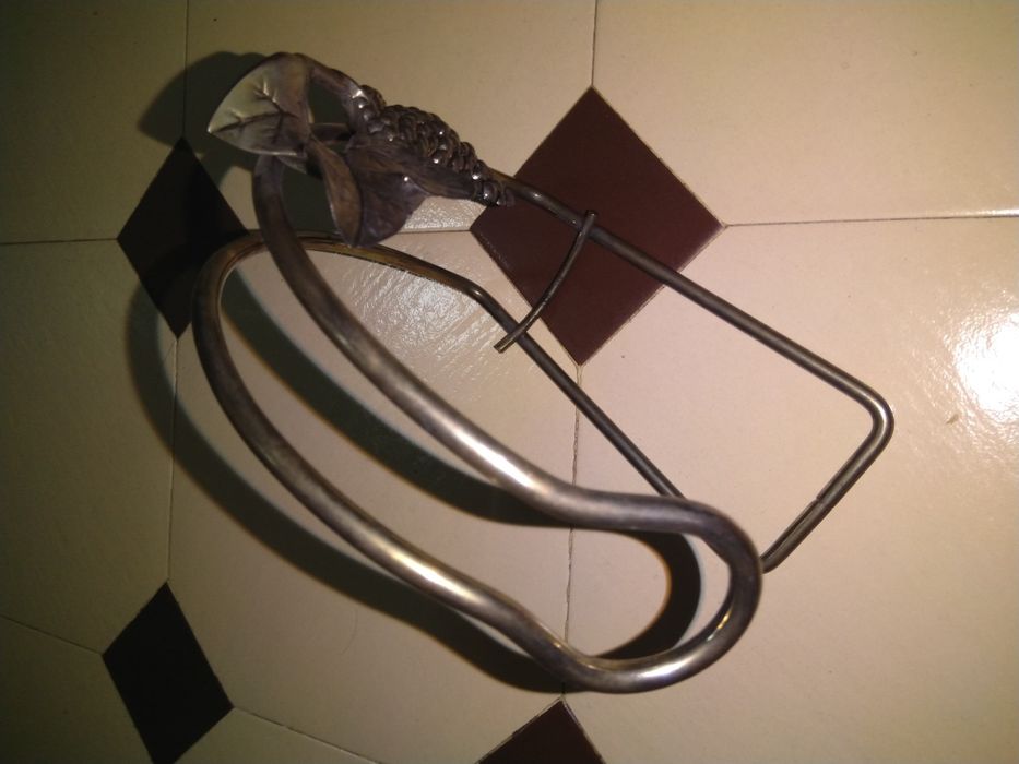 Двустранна рамка за закачане на таван / Метална стойка за вино