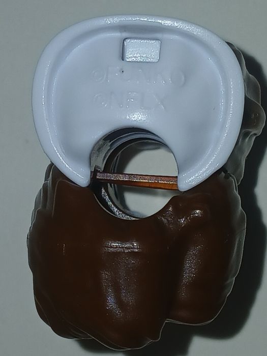 Связанные Робин и Стив. Фигурка Stranger Things из Kinder Joy