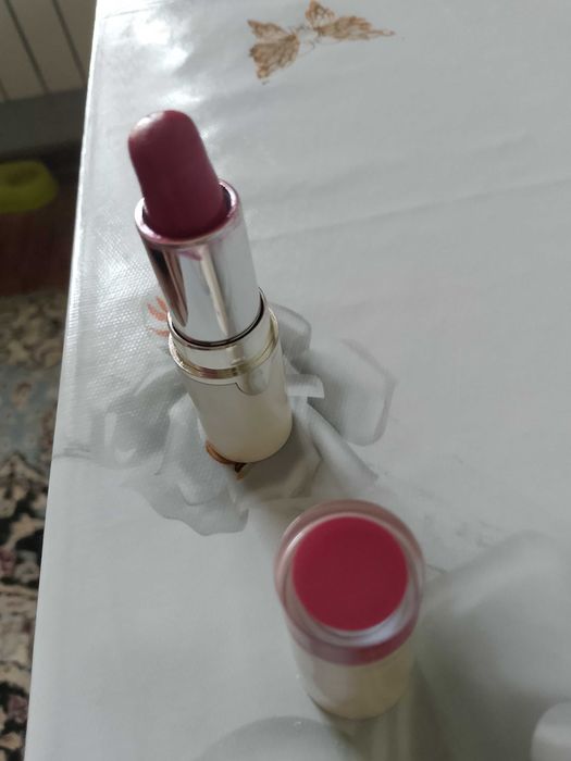 Помада красная новая
