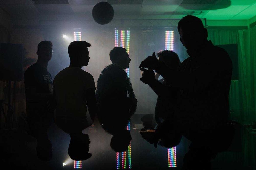 Inchiriez sistem sonorizare,lumini si pixel bars