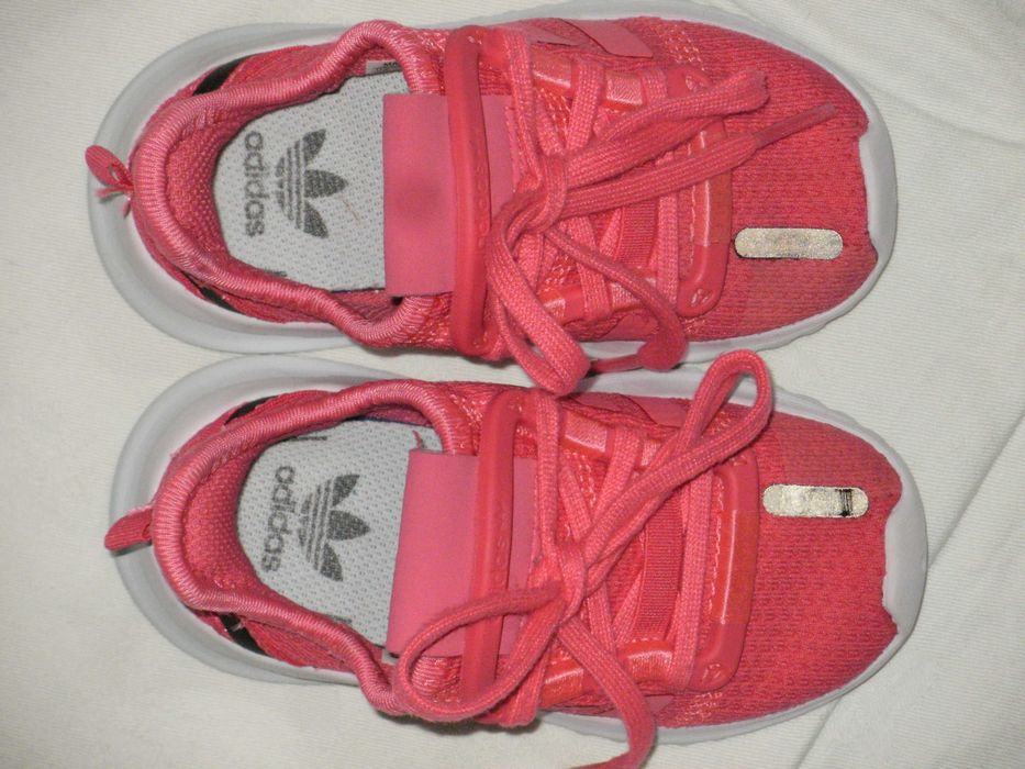 ADIDAS оригинални детски маратонки 22
