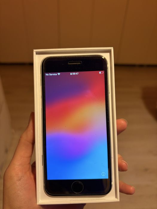 iPhone SE 2020, full box