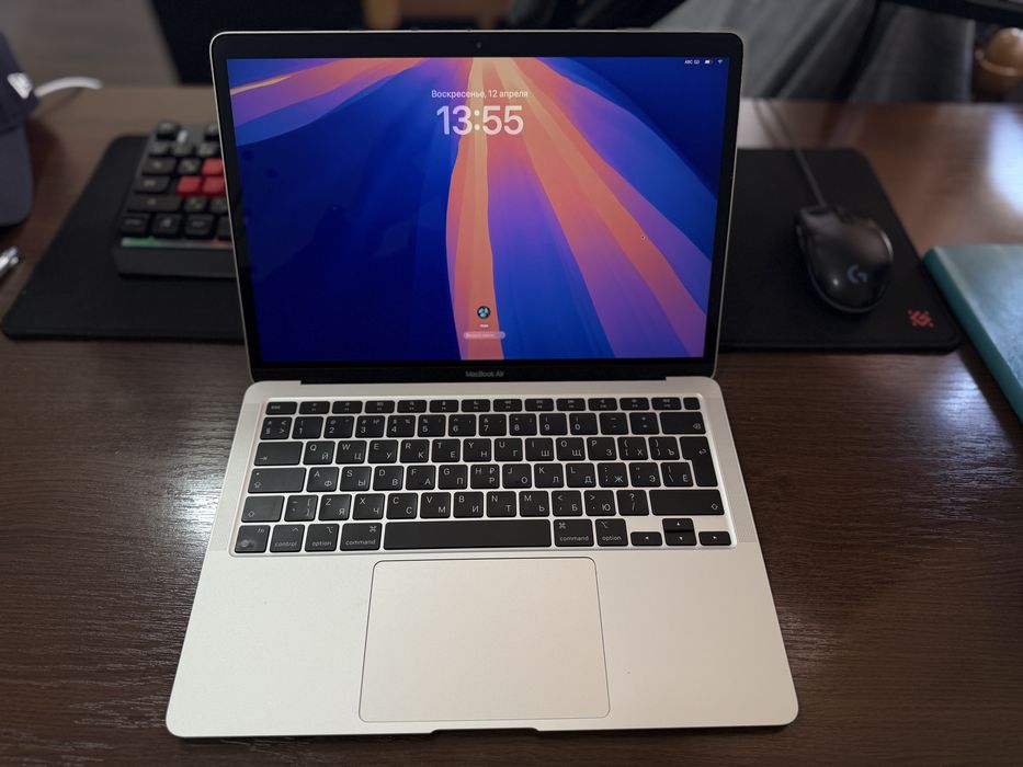 MacBook M1 256/8
