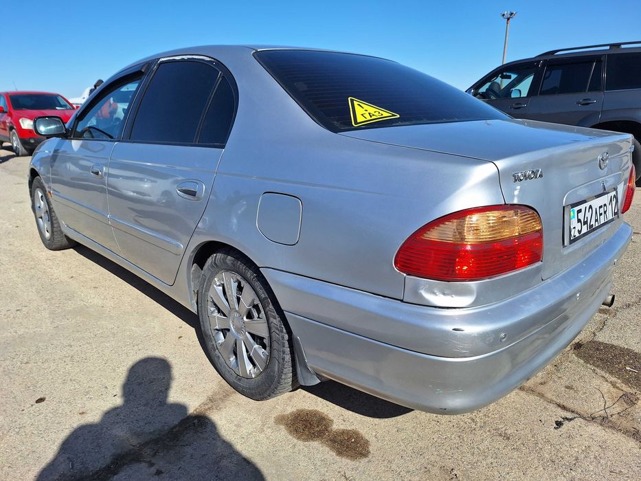 Toyota Avensis авто