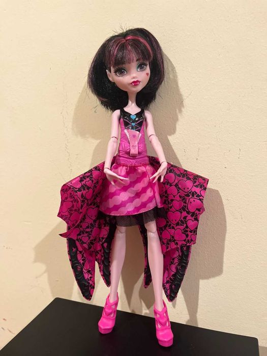 Draculaura Дракулора оригинална кукла Монстър Хай Monster High Mattel