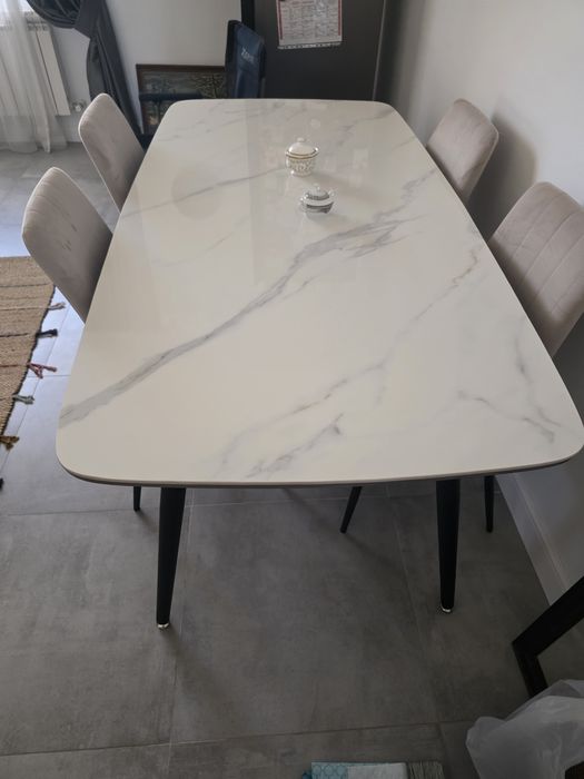Продам стол и 4 стульев