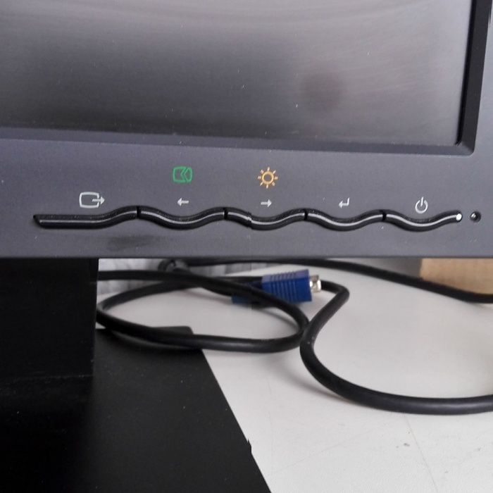 Винтажный музейный монитор 17" IBM ThinkVision