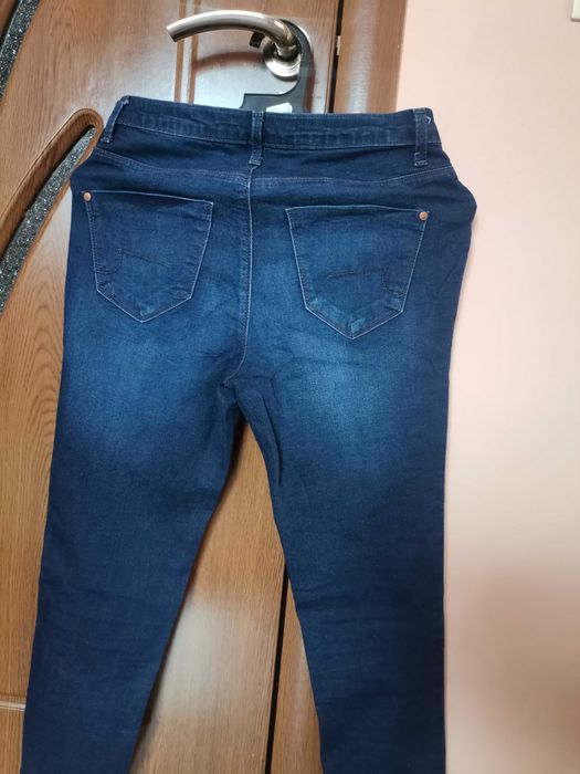 Blugi damă albaștri și vișinii