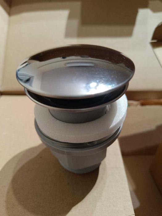 Продавам смесител за баня Vidima Uno B2015AA, чисто нов