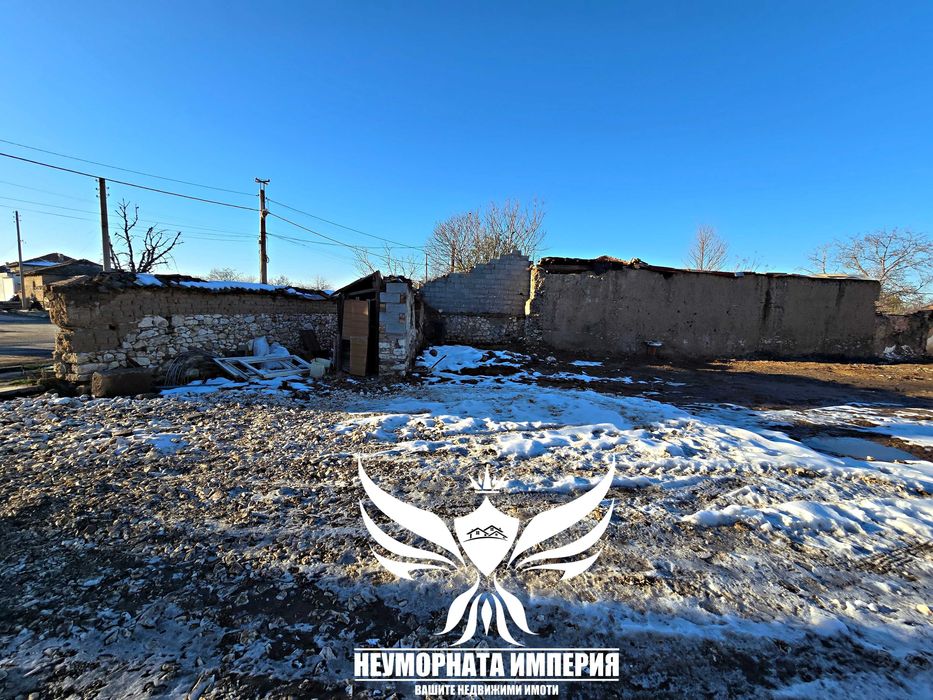 Продавам двуетажна вила/къща 285РЗП в 600кв.м двор в село Избеглии