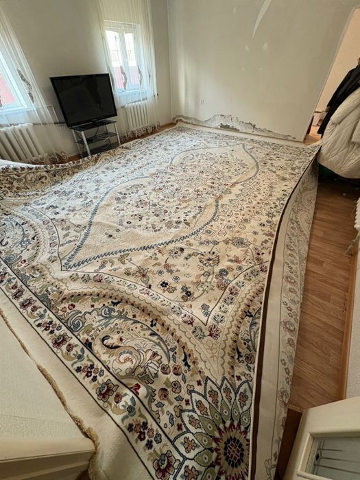 Кілем сатылады.