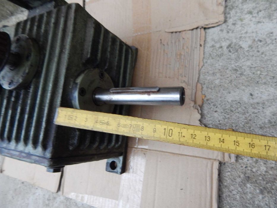 Продавам  редуктор