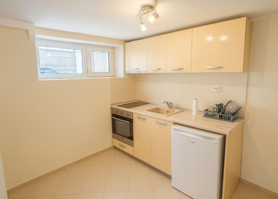 Тристаен апартамент в района на Цветен квартал!