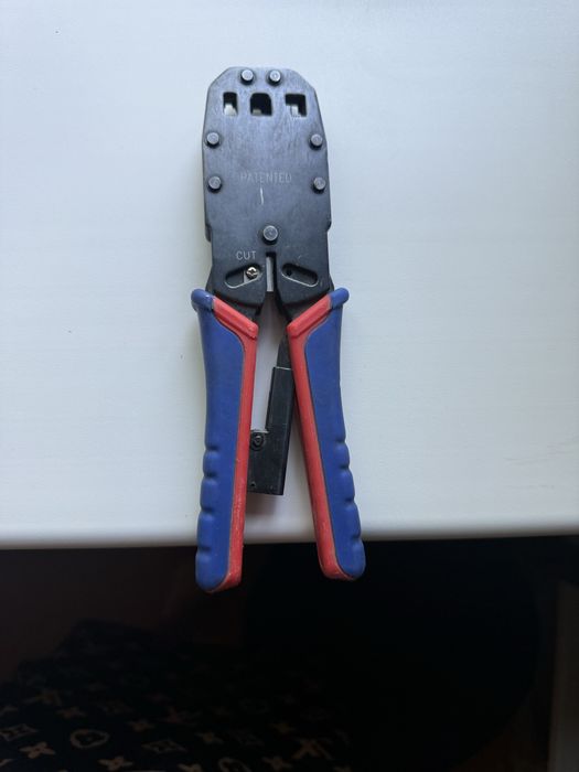 Продам инструмент зажимной