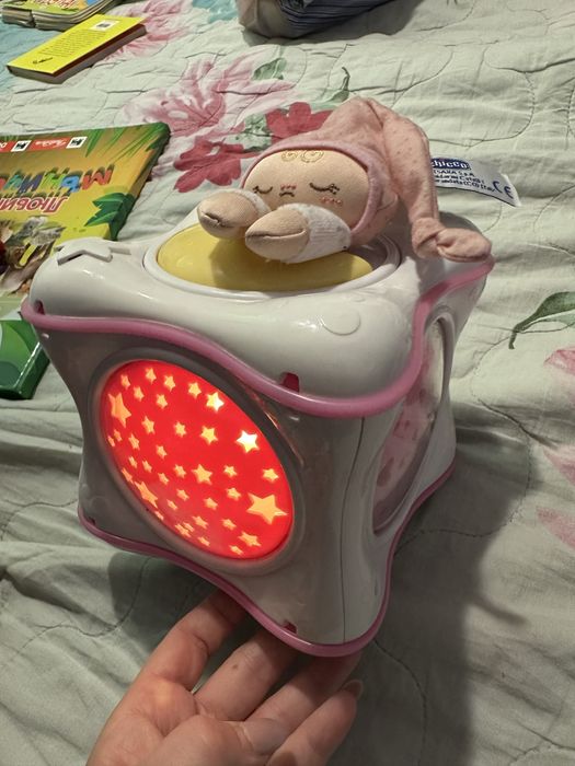 Детска нощна лампа с проектор и успокояващи мелодии Chicco