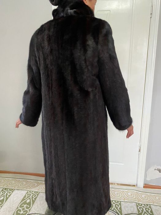 Продам норковую шубу.