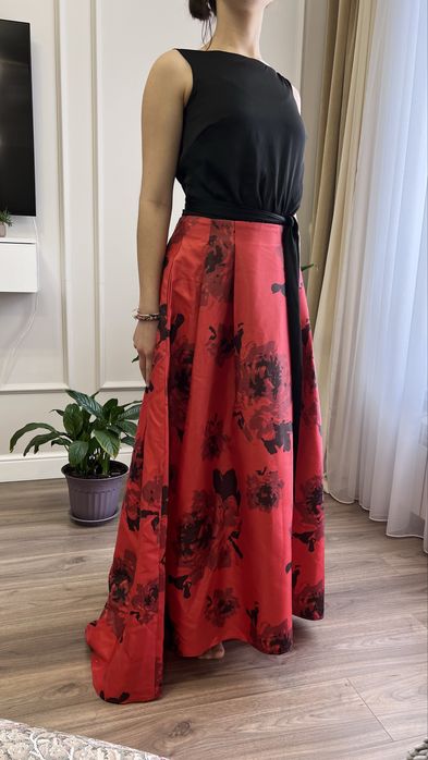 Платье нарядное с открытой спиной