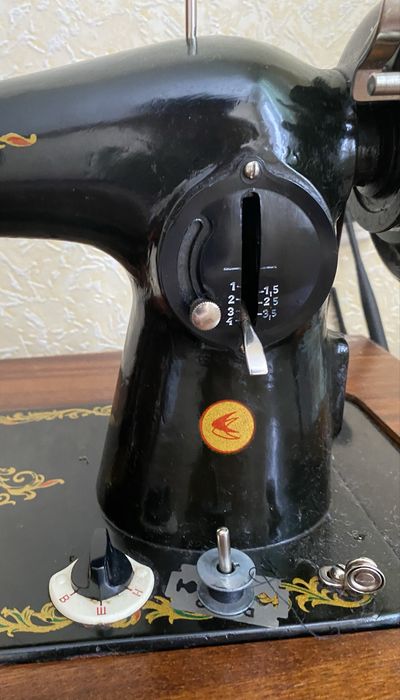 Продам швейную машину