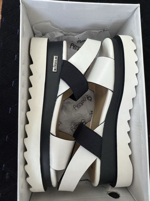 Босоножки для девочки 36р