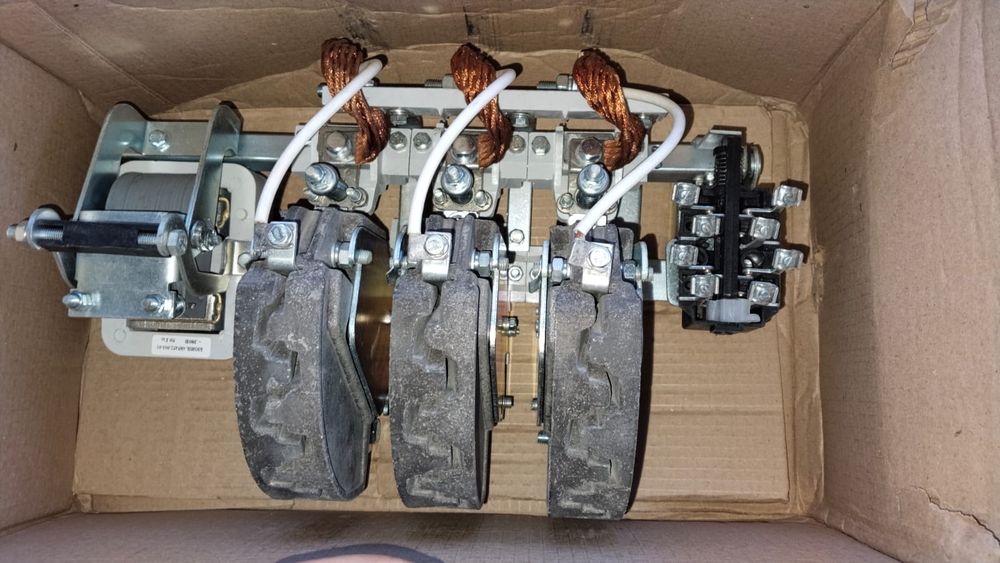 Контактор 630А новый