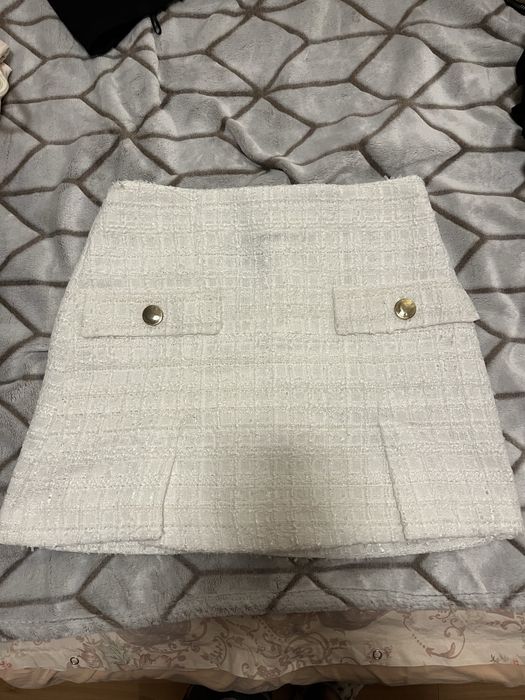 Бяла пола букле….