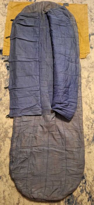 Ватный спальный мешок Размеры: 55Х170см. Вес: 3кг.