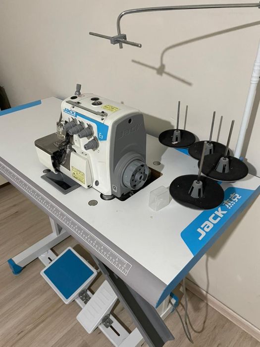 Промышленный оверлок JACK E3 (оригинал)
