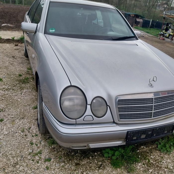 Vind bmw 318 an 2012 stare foarte buna