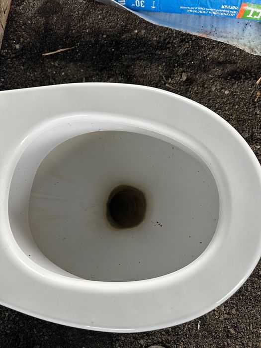 унитаз в рабочем состоянии