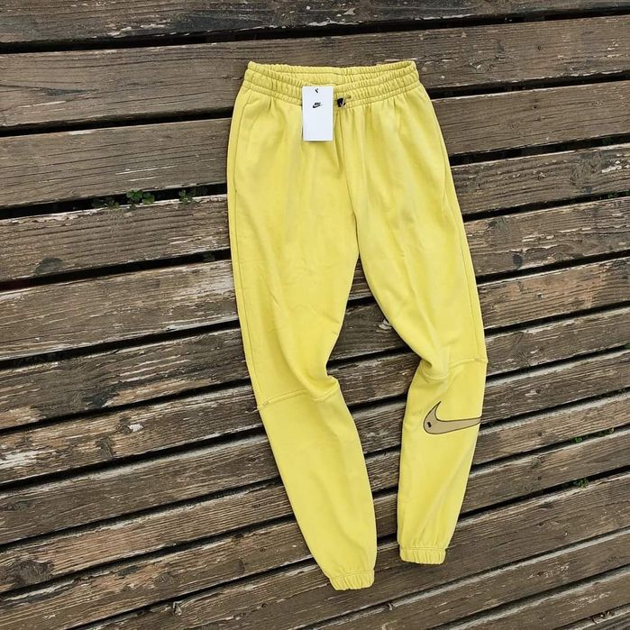 Дамско долнище Nike налични размери жълт цвят памучна материя ново