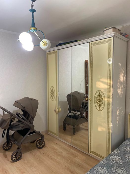 Продам спальный гарнитур с матрасом