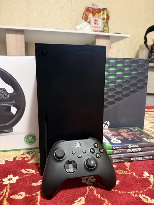 Vand Xbox Series X cu Volan Hori si 4 jocuri