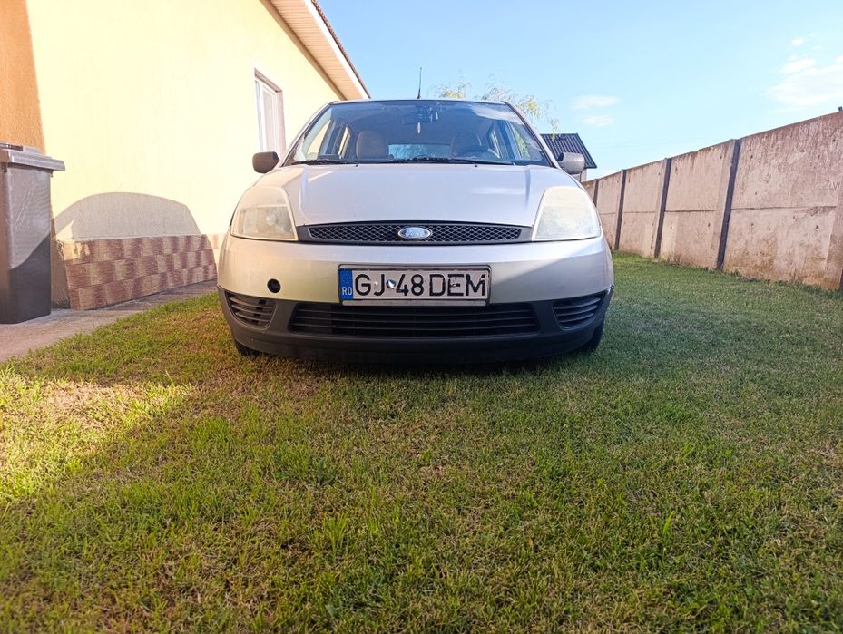 Vand ford fiesta benzina/GPL