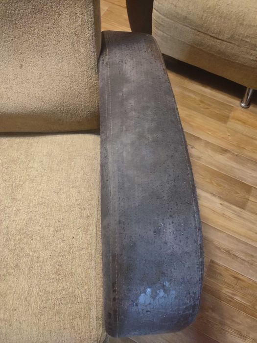 Продам диван и два кресла .