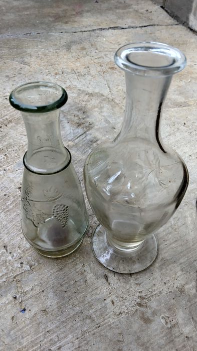 Sticle maro- albe vechi  si vaze de colectie