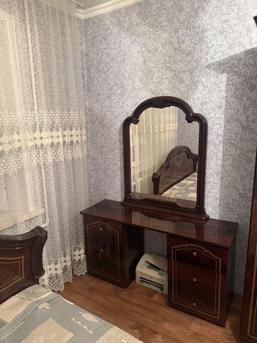 Кровать, комод с зеркалом, шкаф, 2 тумбочки