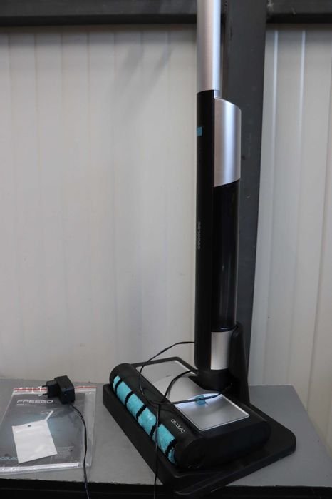 Електрически моп Cecotec FreeGo Wash самопочистваща станция, НЕ РАБОТИ