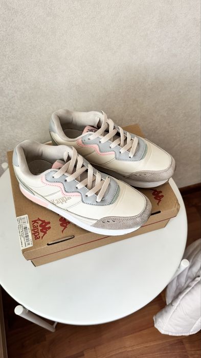 Кроссовки на девочку