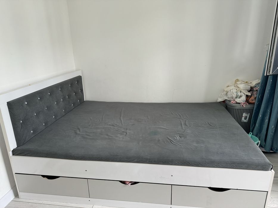 Двуспальный кровать с матрасом