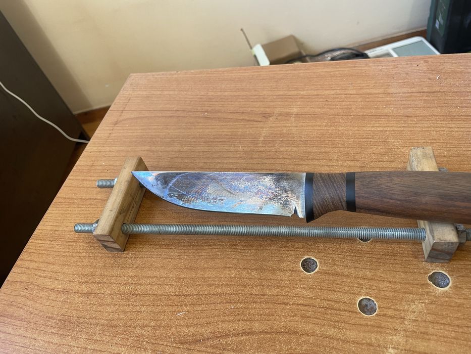 Продавам нож ръчна изработка от стомана 65 г