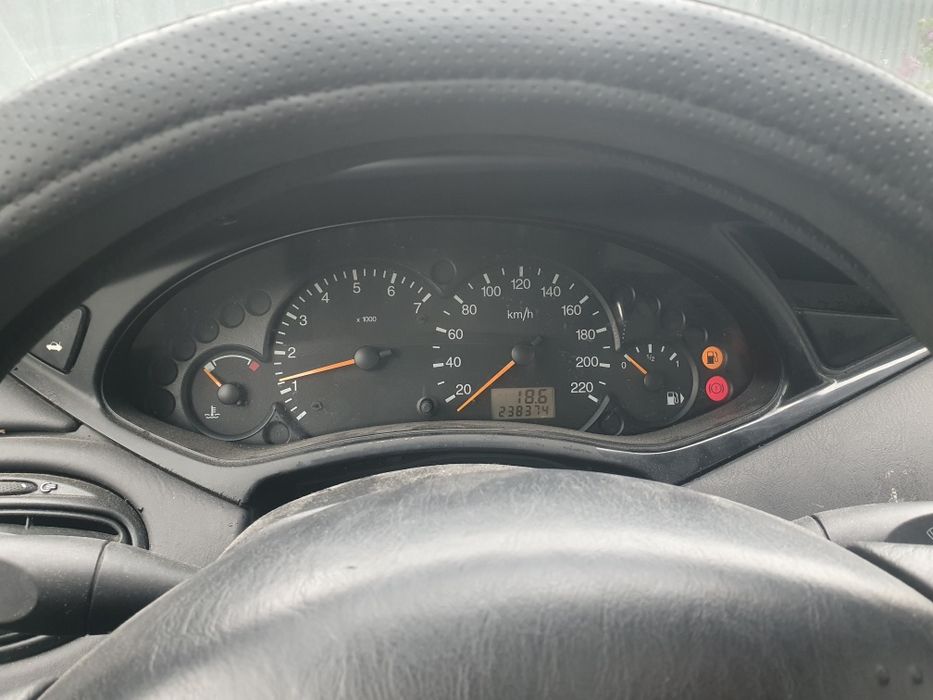 Ford Focus 1   1.6 benzină
