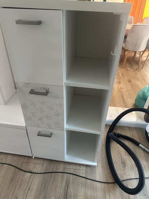 Mobila living foarte bine intretinuta (ca noua)