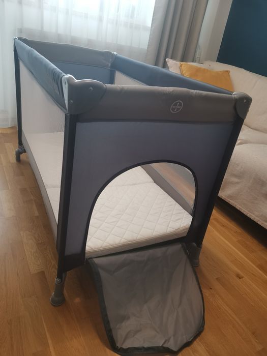 Pătuț pliabil de voiaj